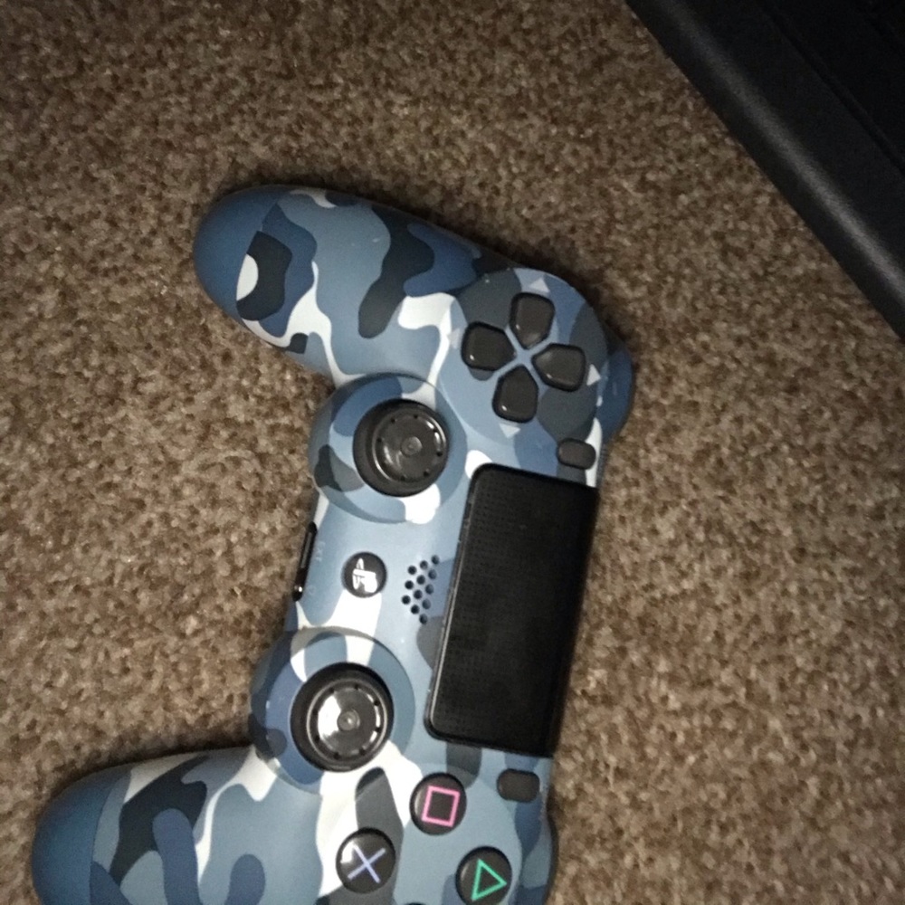 PS4 controllers